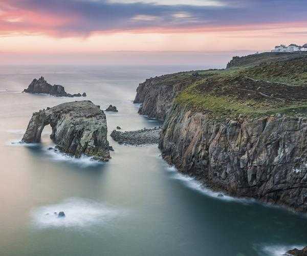 别再让锁屏壁纸千篇一律了！Windows11聚焦功能这样用才叫专业